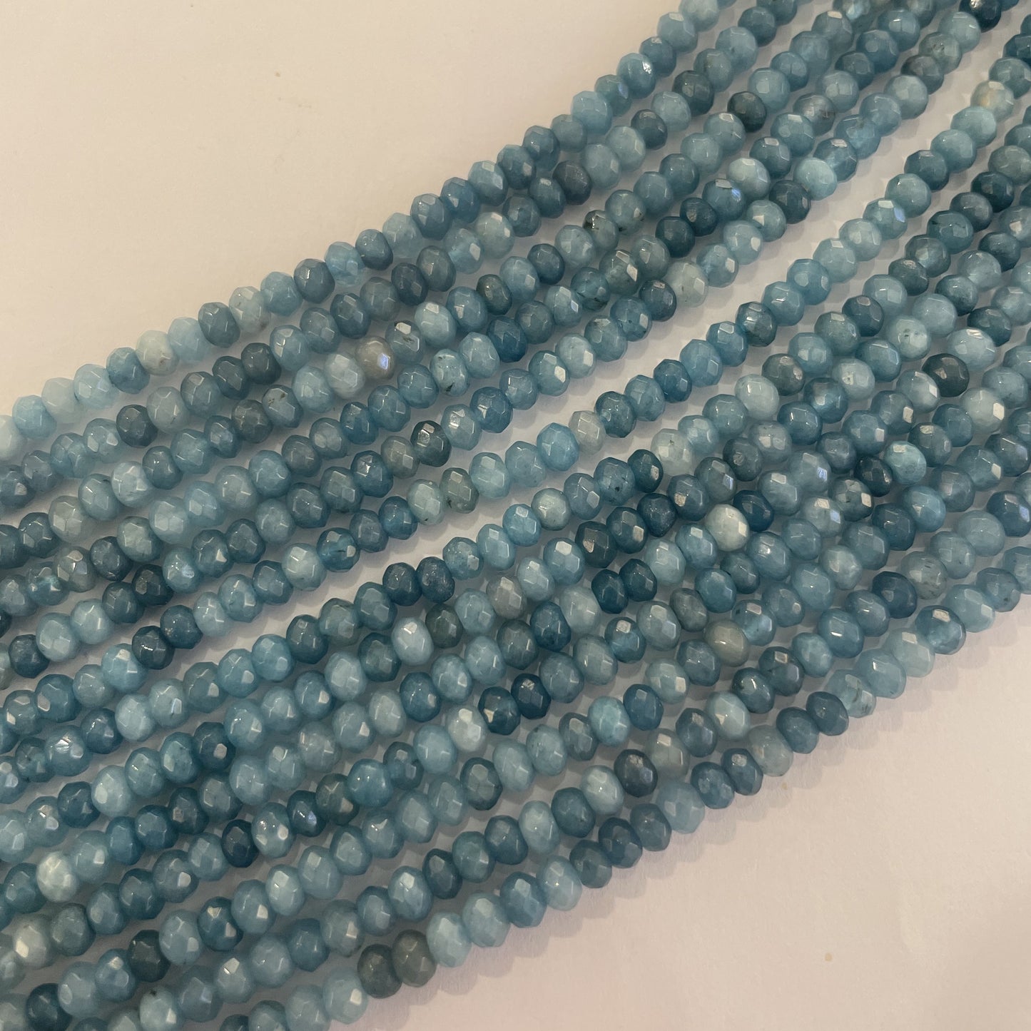 Apatite, facet, ca. 4.5 mm, 1 streng