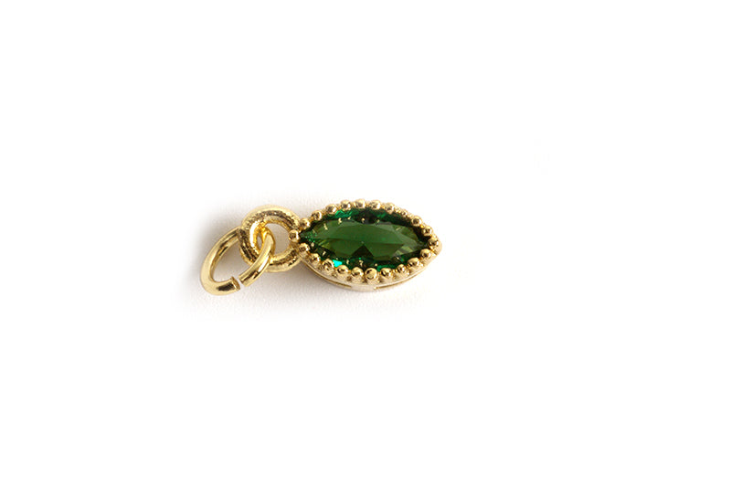 Vedhæng, glas, ca. 9x4x3,5 mm, forgyldt med 18K guld, grøn, 1 stk.