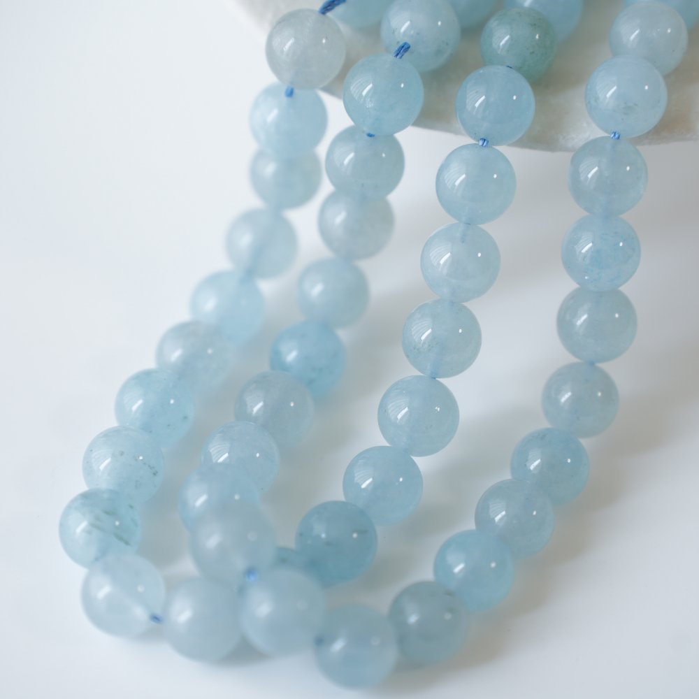 Aquamarin,10.5mm rund, Hel Streng