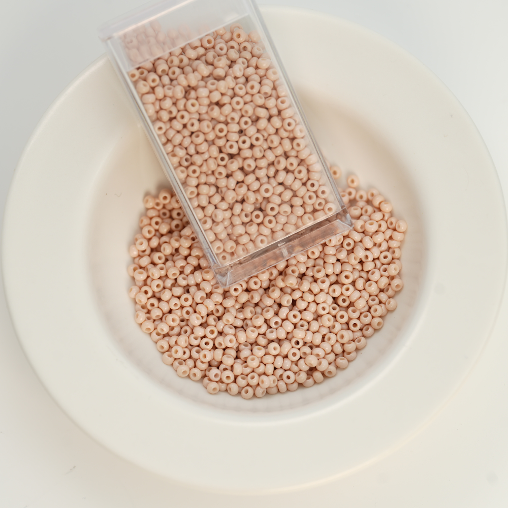 GB Seed beads, Cream ,ca. 2 mm, 10/0, ca. 10G, 1 æske
