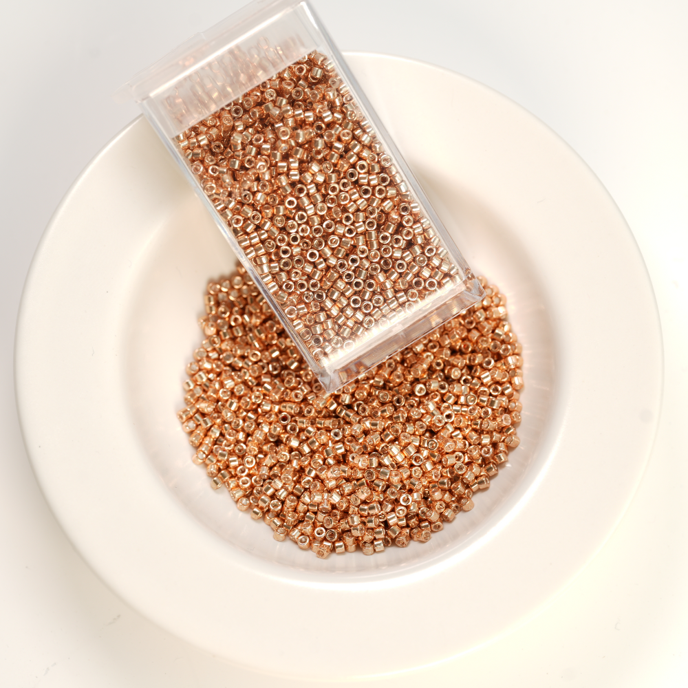Miyuki Delica Beads, Metallisk Glans DB411,ca. 1.6 mm, 11/0, ca. 4G, 1 æske