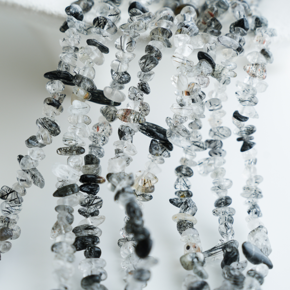 Sort hårkrystal,Chips Perler,Ca 6mm/76cm,hel streng