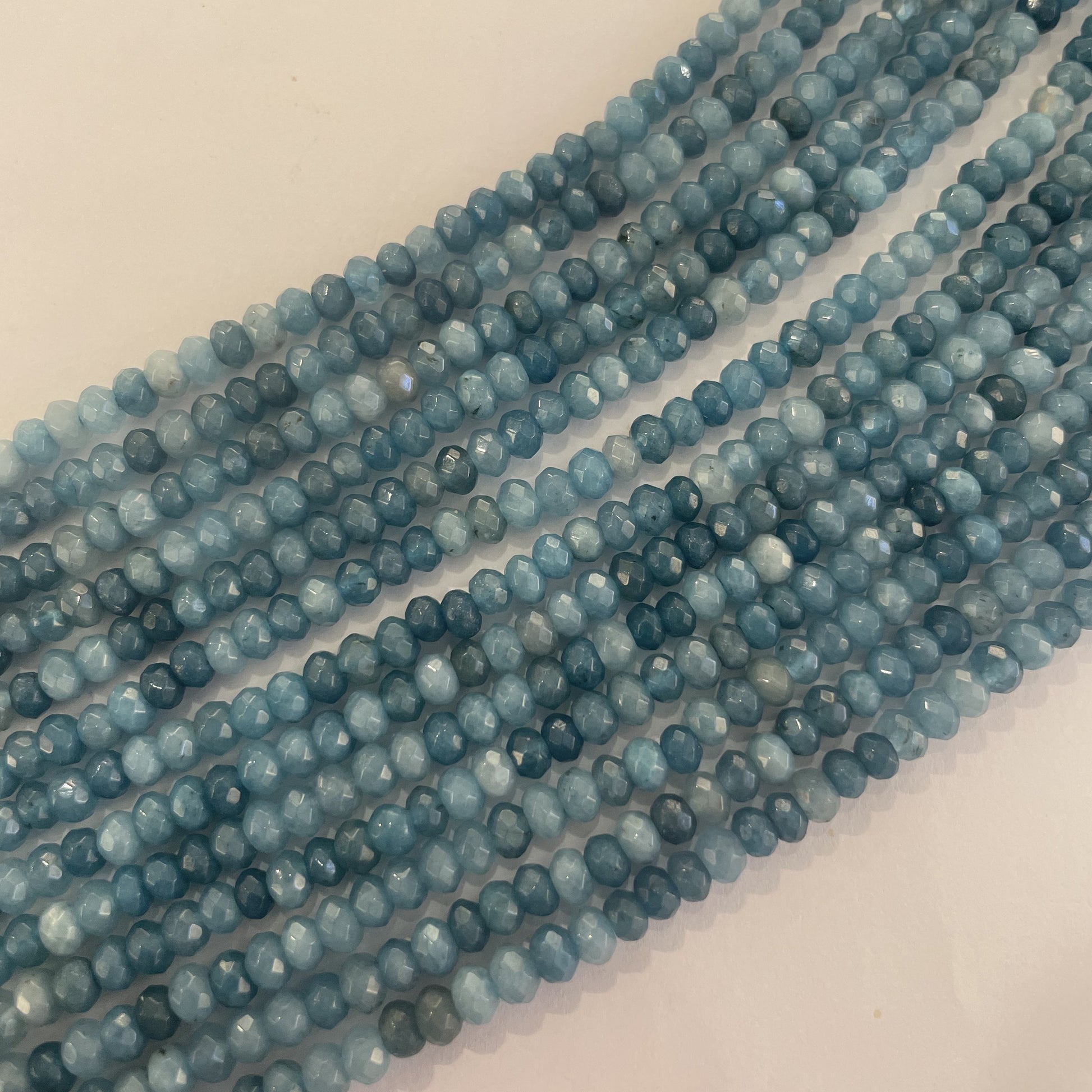 Apatite, facet, ca. 4.5 mm, 1 streng