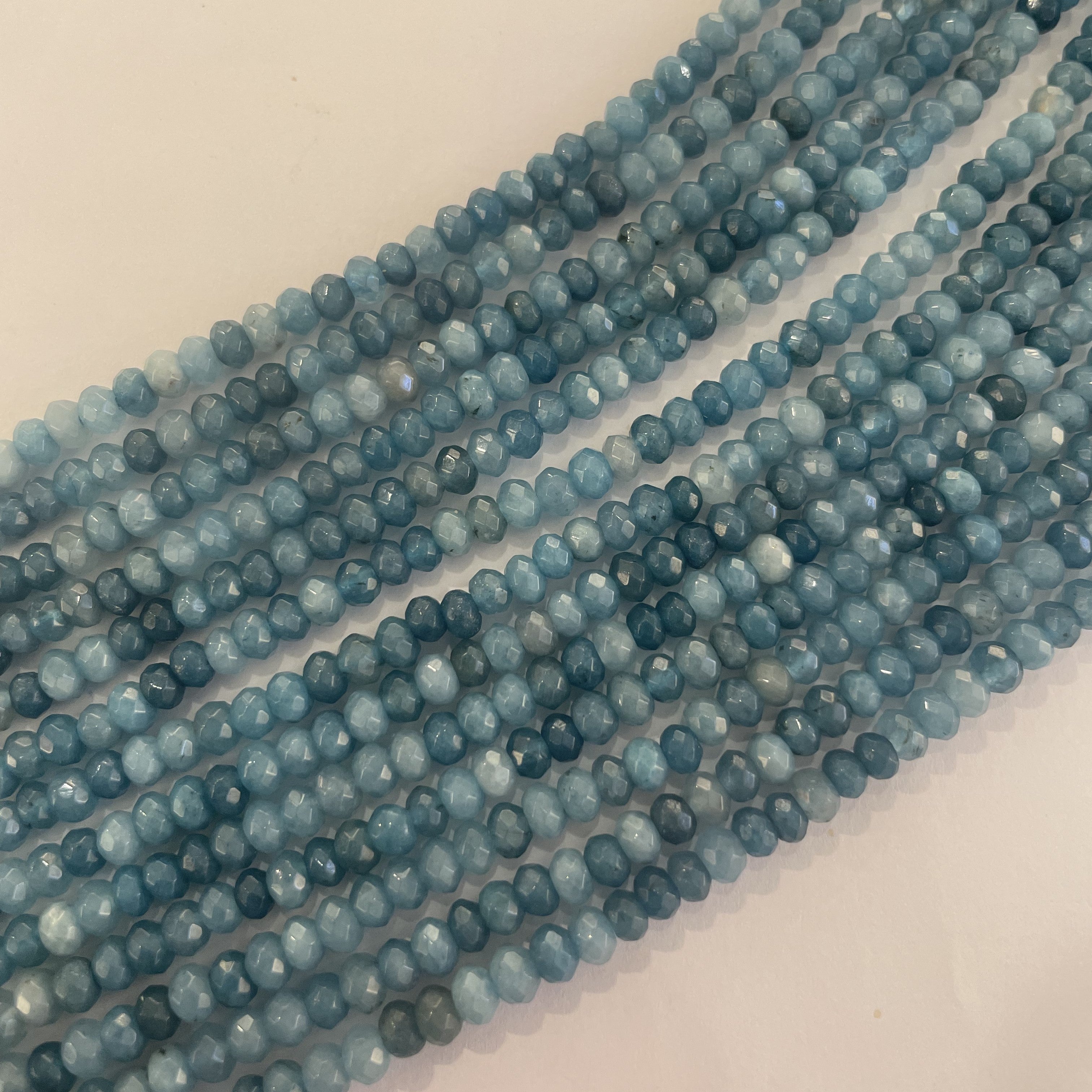 Apatite, facet, ca. 4.5 mm, 1 streng