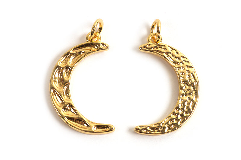 Vedhæng, måne, hamret, ca. 22x13 mm, forgyldt med 18K guld, 1 stk.