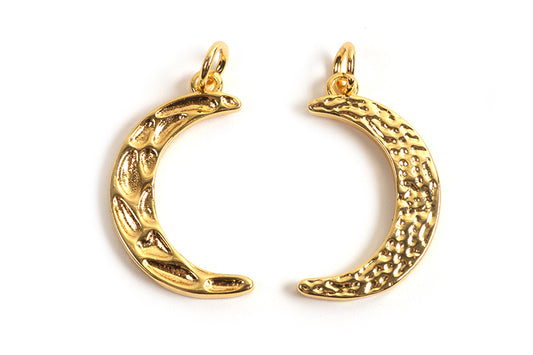 Vedhæng, måne, hamret, ca. 22x13 mm, forgyldt med 18K guld, 1 stk.