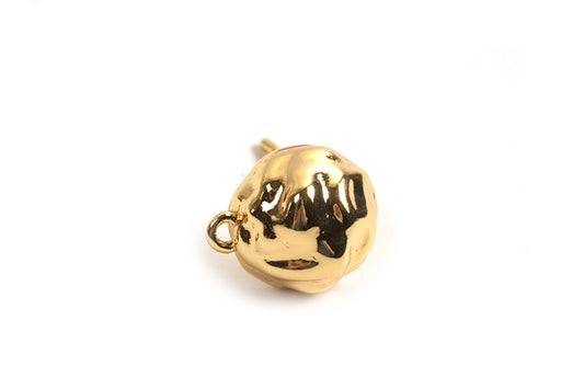 Ørestikker, halv rund, hamret, ca. 11x10x5 mm, forgyldt med 18K guld, 2 stk.