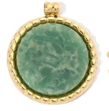 Vedhæng,Rund m/ Jade sten,11.4 x13.4 mm. rustfrit stål forgyldt med18K guld, vandfast  stk.