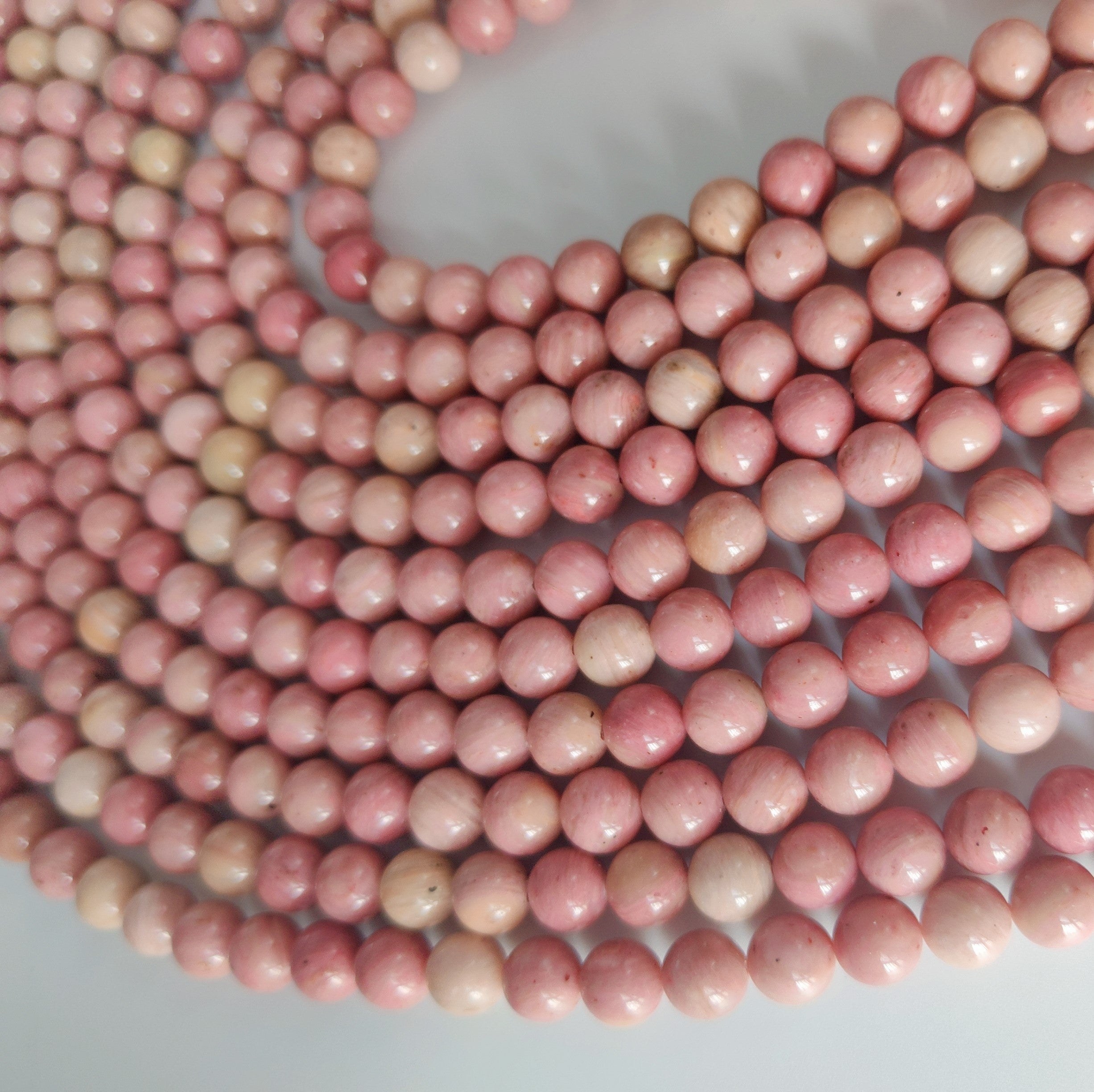 Rhodonite , rund 10 mm , hel streng