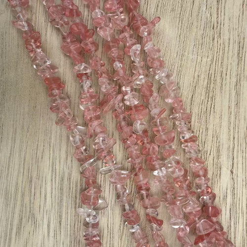 Bjergkrystal, chips, jordbær pink ，ca. 3-5 x 3-5 mm, 1 streng