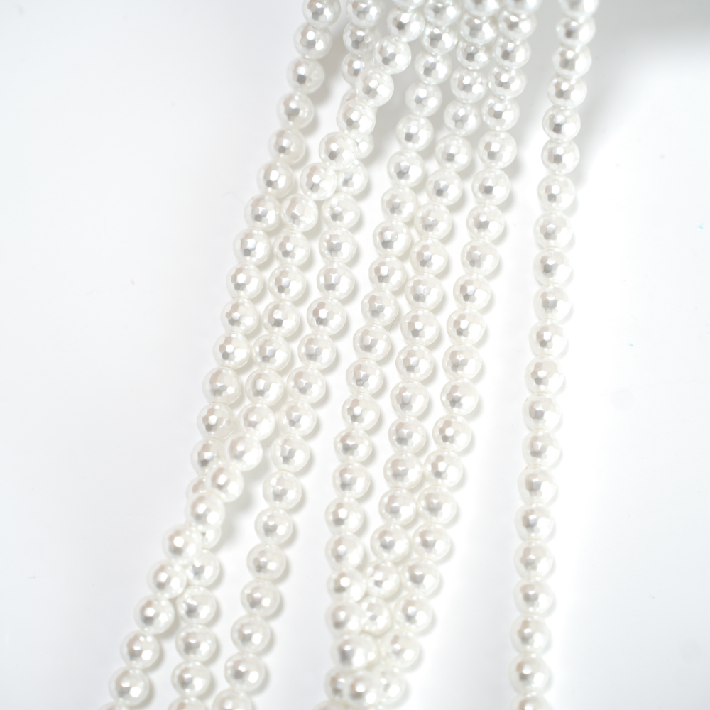 Crystal pearl,4mm diamantslebet rund/40cm, Hel Streng - Cream