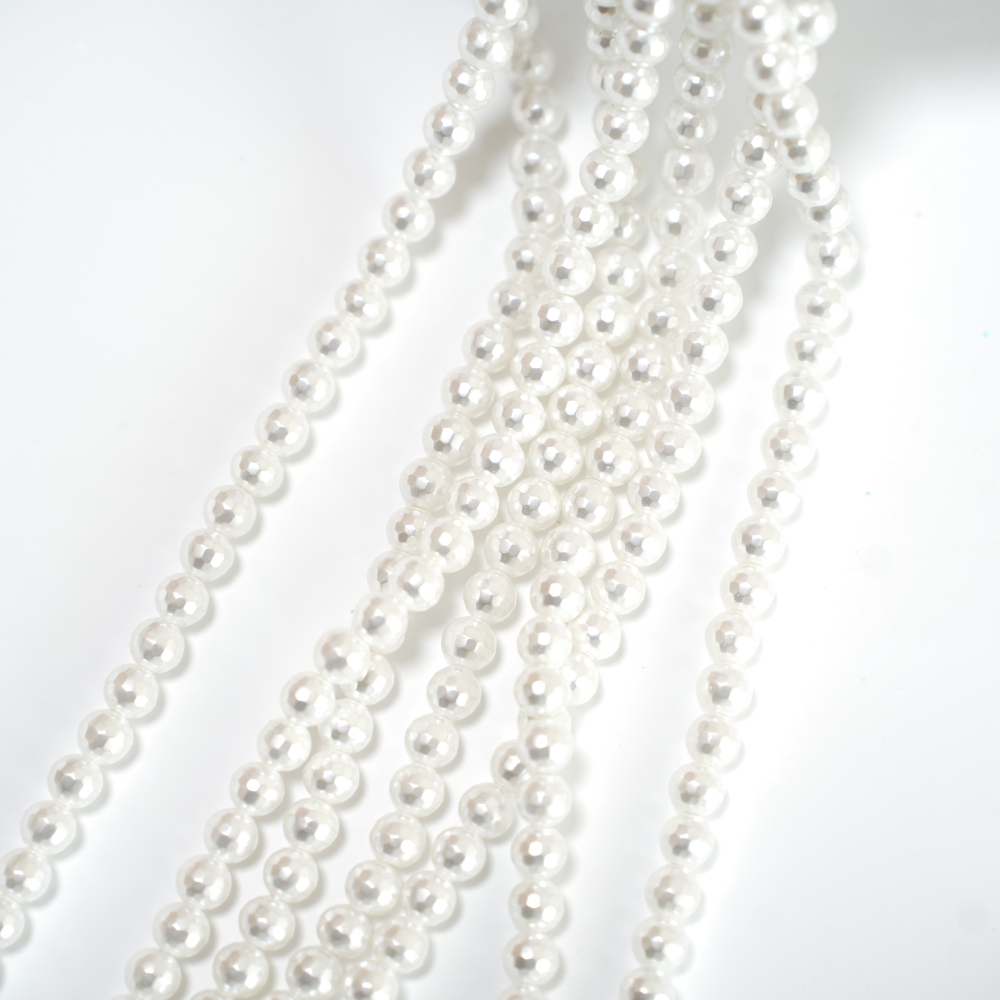 Crystal pearl,5.7mm diamantslebet rund/40cm, Hel Streng - Cream