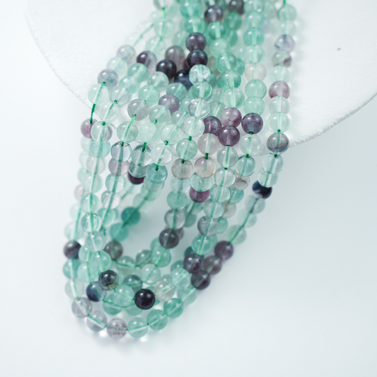 Fluorescerende Kvarts，8mm rund，hel streng 37cm