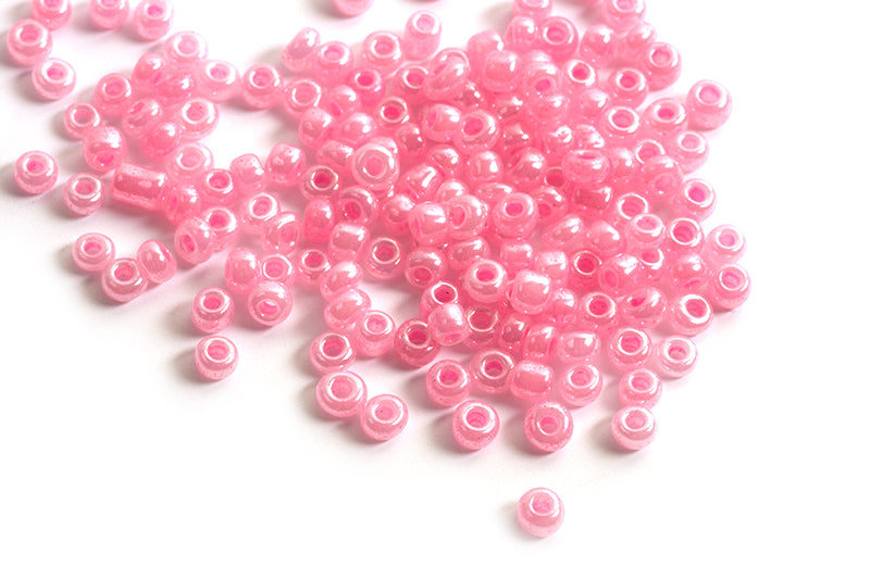 Seed beads, ca. 3 mm, lyserød med shine, ca. 15 gram