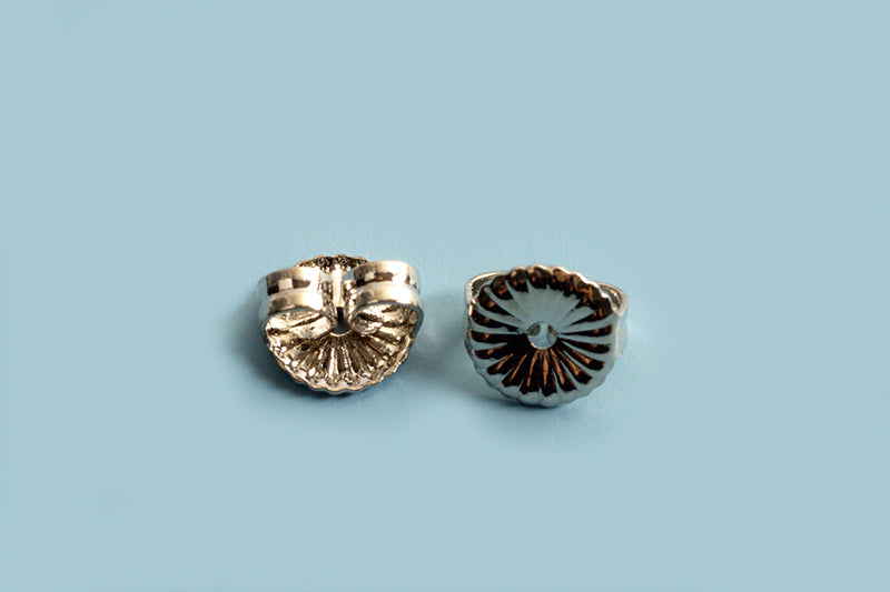Bagstopper til ørestikker, platiniumfarvet, ca. 6x3,5 mm, 2 stk.