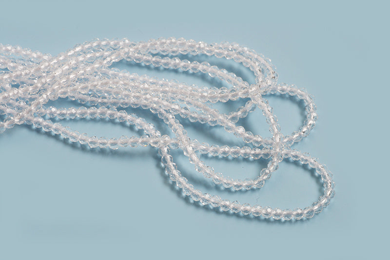 Glasperle, facet, ca. 2 mm, klar, 1 streng