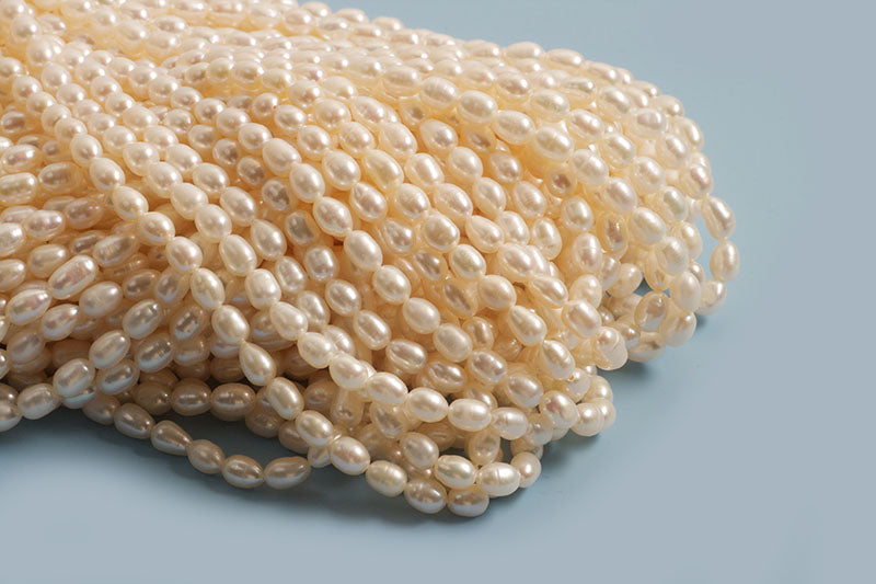 Ferskvandsperler, rice, hvid, ca. 5-6 mm, 1 streng - Grade AA