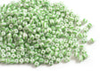 Seed beads, stribede, 8/0, ca. 3-3,5x2-2,5 mm, grøn/hvid, ca. 15 gram