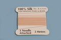 Silke perlesnor m/nål, 0,45 mm, lys coral, ca. 2 meter