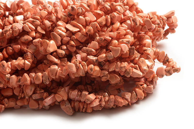 Turkis, chips, ca. 5-13 mm, coralfarvet, 1 streng