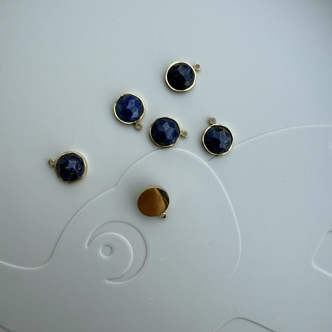 Vedhæng, m. Lapis lazuli sten ca. 8.22x10.21 mm, FG, 1 stk.rustfrit stål forgyldt med 18K guld, vandfast