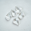 Zirkon,Iønnebladform,21.5*15mm，2 stk. - Gennemsigtig