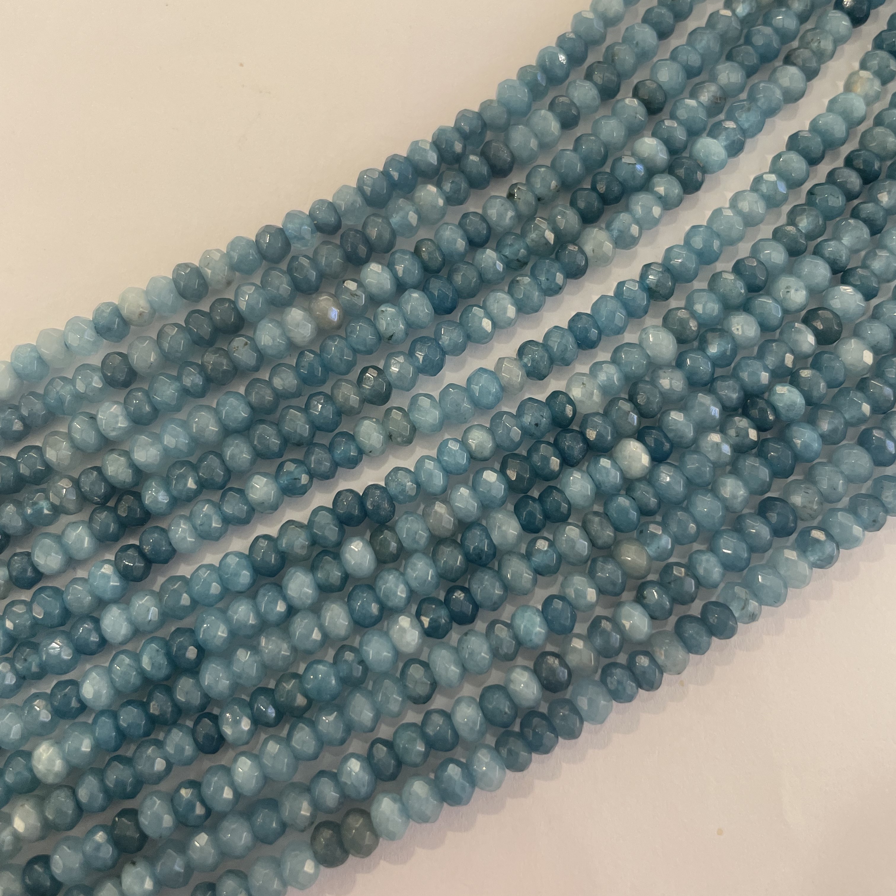 Apatite, facet, ca. 4.5 mm, 1 streng