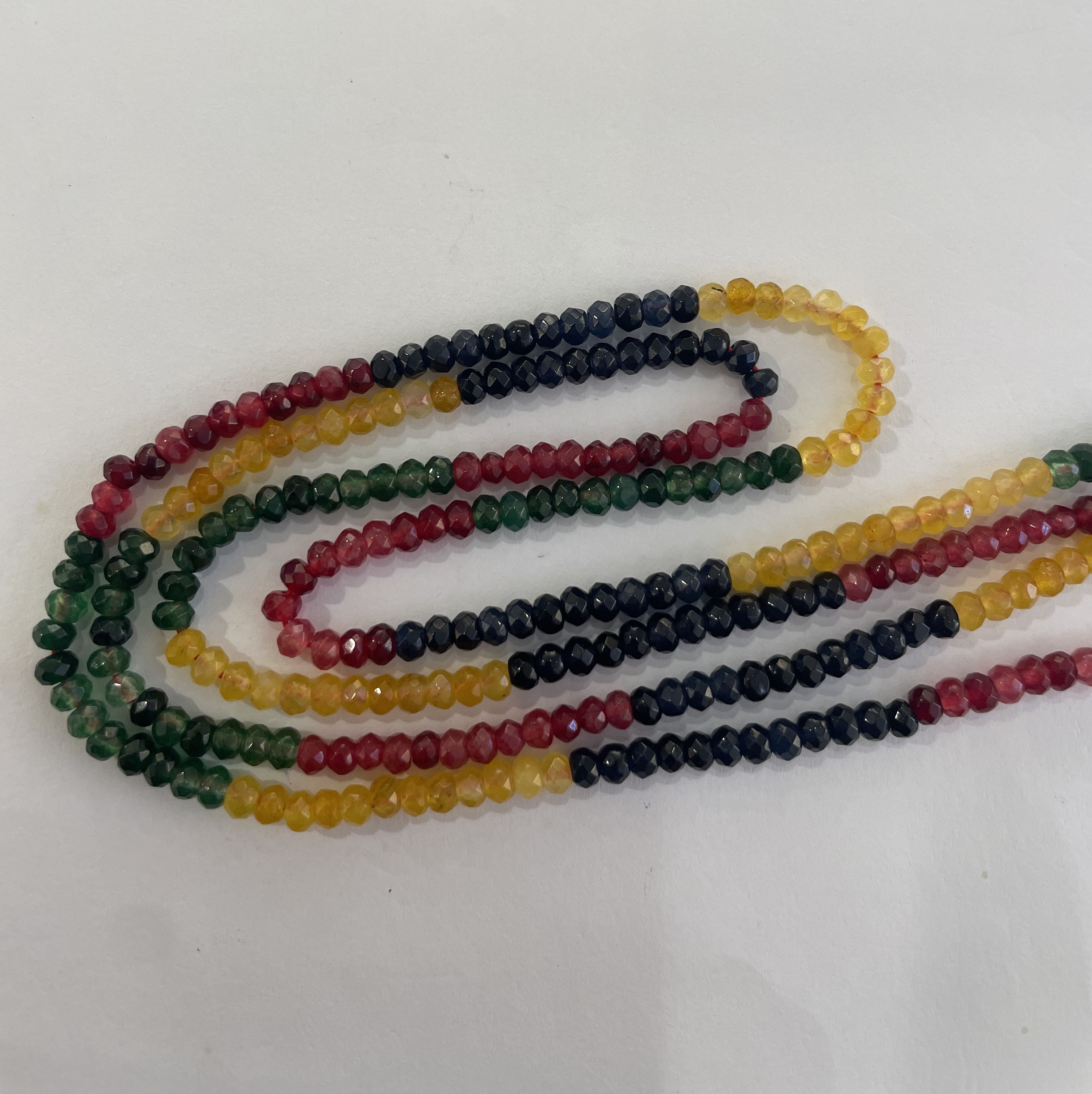 Kalcedon , oblate , Candy farve , 3.5 mm. 1 streng