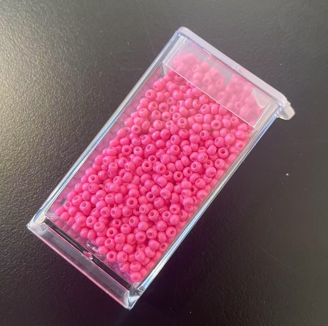  Seed beads, Rose rød ，ca. 2 mm, 10/0, ca. 10G, 1 æske