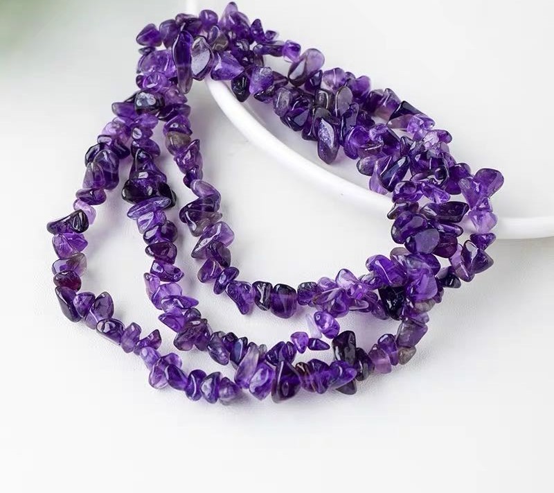 Amethyst, chips, ca. 6-12x6-12 mm, 1 streng