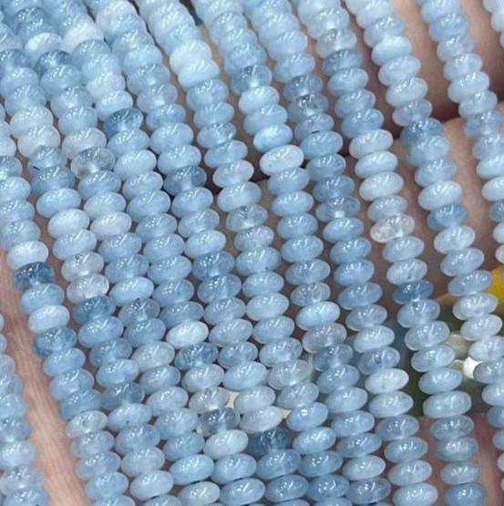 Aquamarin, oblate, ca. 4.5×2.3 mm, 1 streng