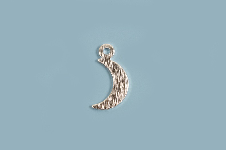 vedhæng, måne, børstet, ca. 11x5 mm, forsølvet med ægte sølv, 2 stk.