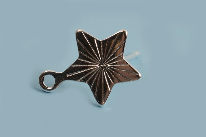 Ørestikker, stjerne m/mønster og øsken, 14x18 mm, rustfrit stål forsølvet med ægte sølv, 1 par