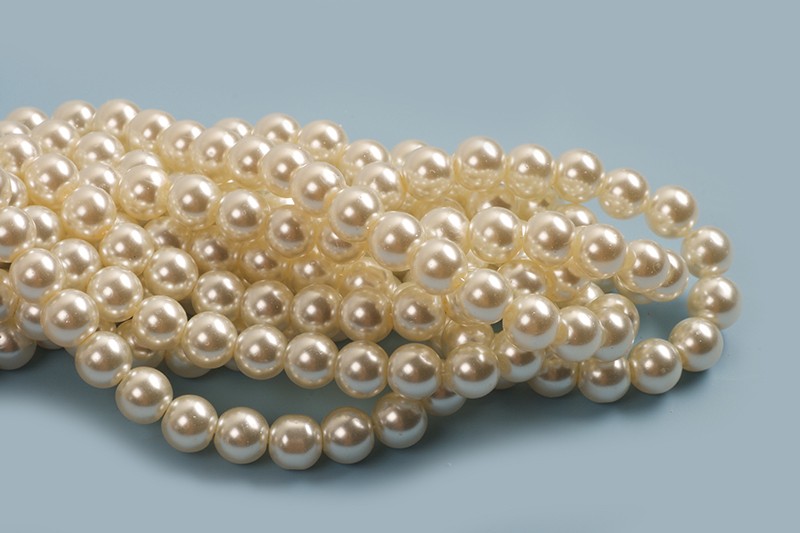 Glasperle, perlemor, ca. 8-9 mm, cremefarvet, ca. 105 perler