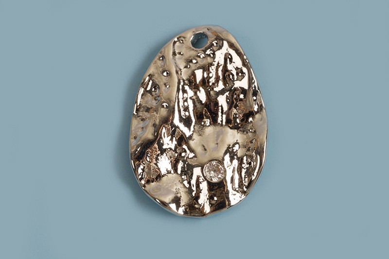 Vedhæng, dråbeformet m/zirkonia, hamret, ca. 18x13 mm, platinium belagt, 2 stk.