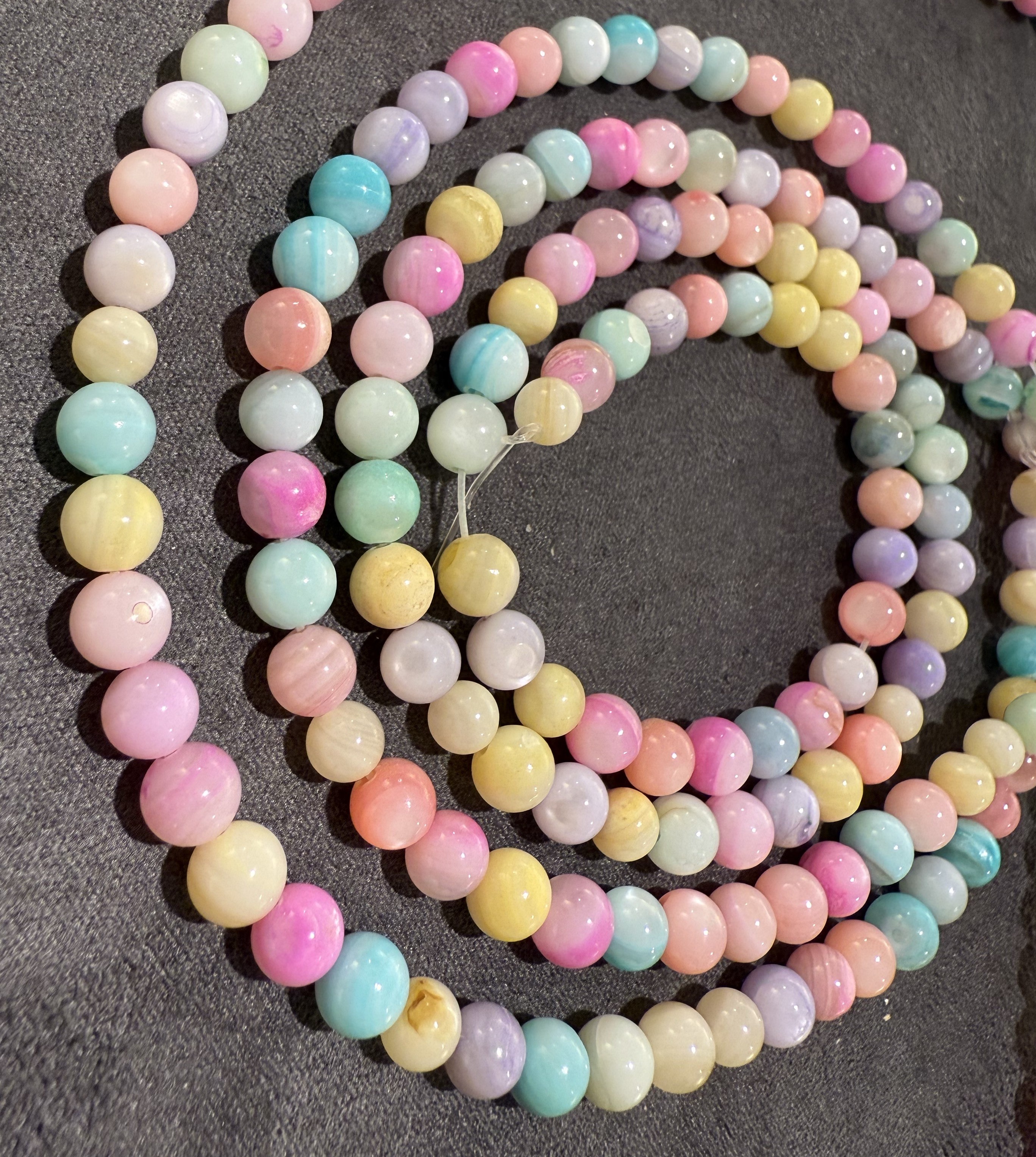 Shellperler /Regnbuens farver  runde ，5mm，38.5cm