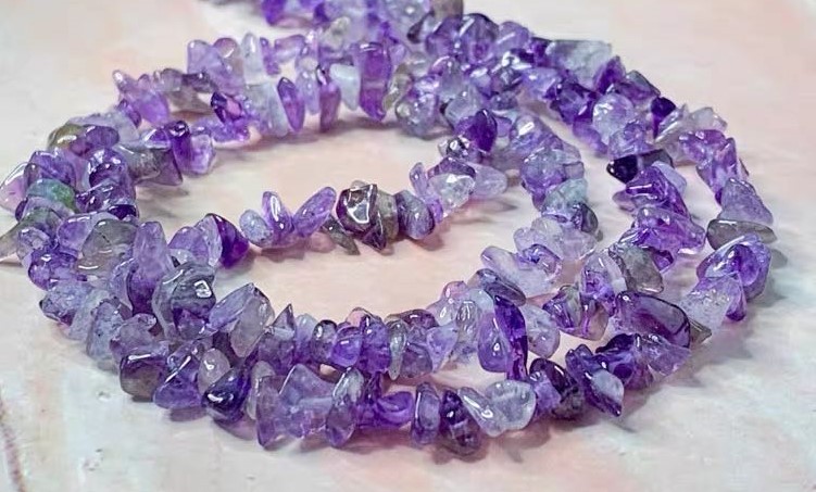 Amethyst, chips, ca. 5-8x5-8 mm, 1 streng