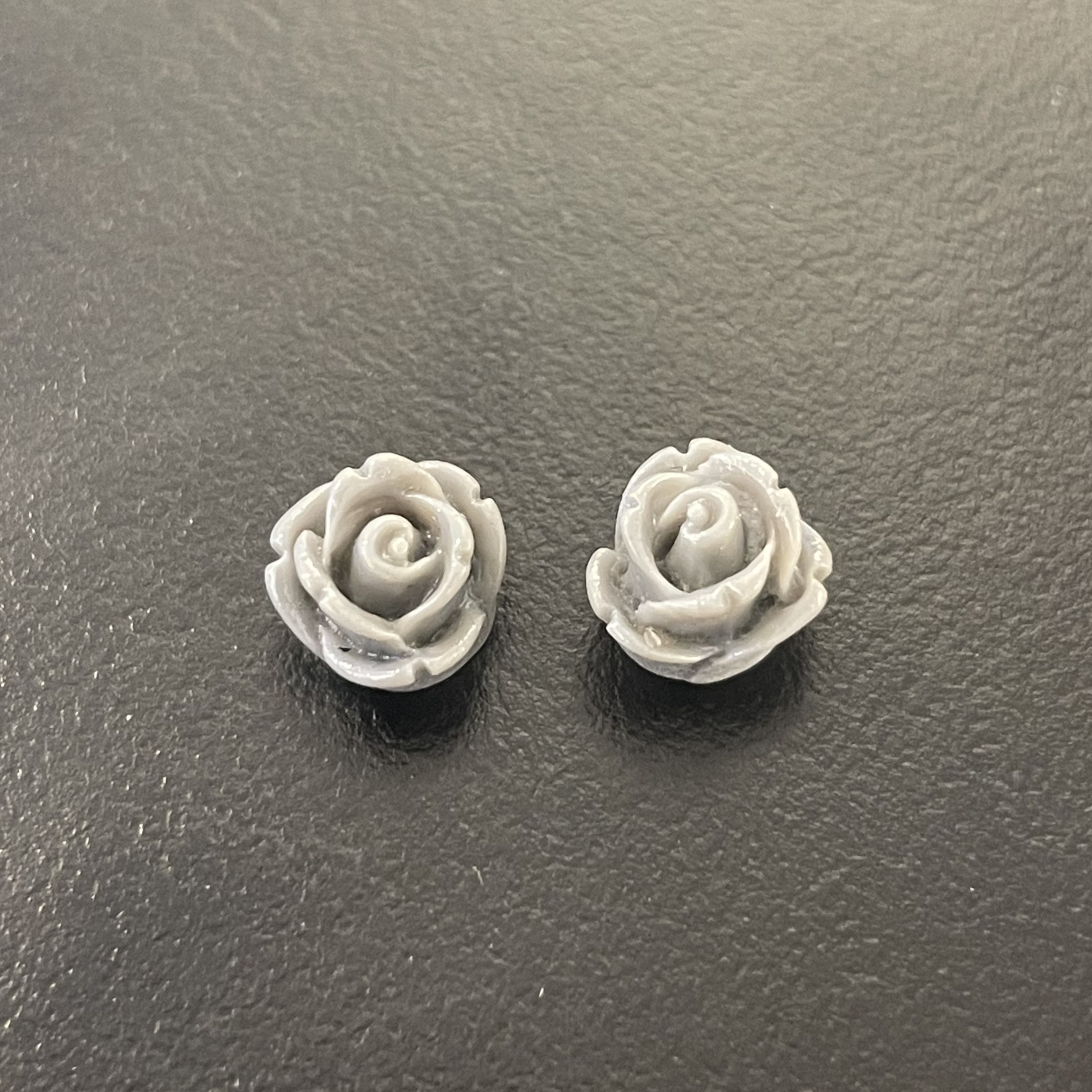 Rose, resin/acryl, 7 mm, grå, 6 stk.