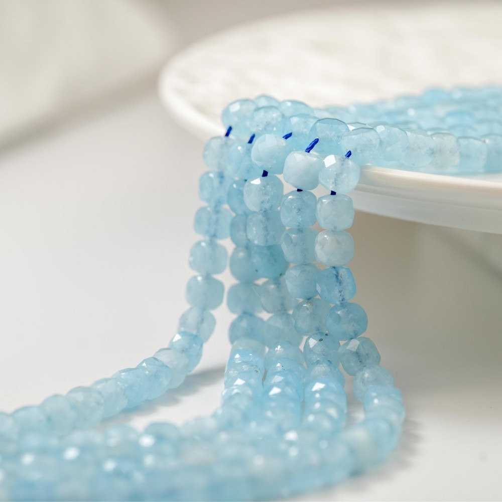 Aquamarin，8mm Facetterede Terning, Hel Streng
