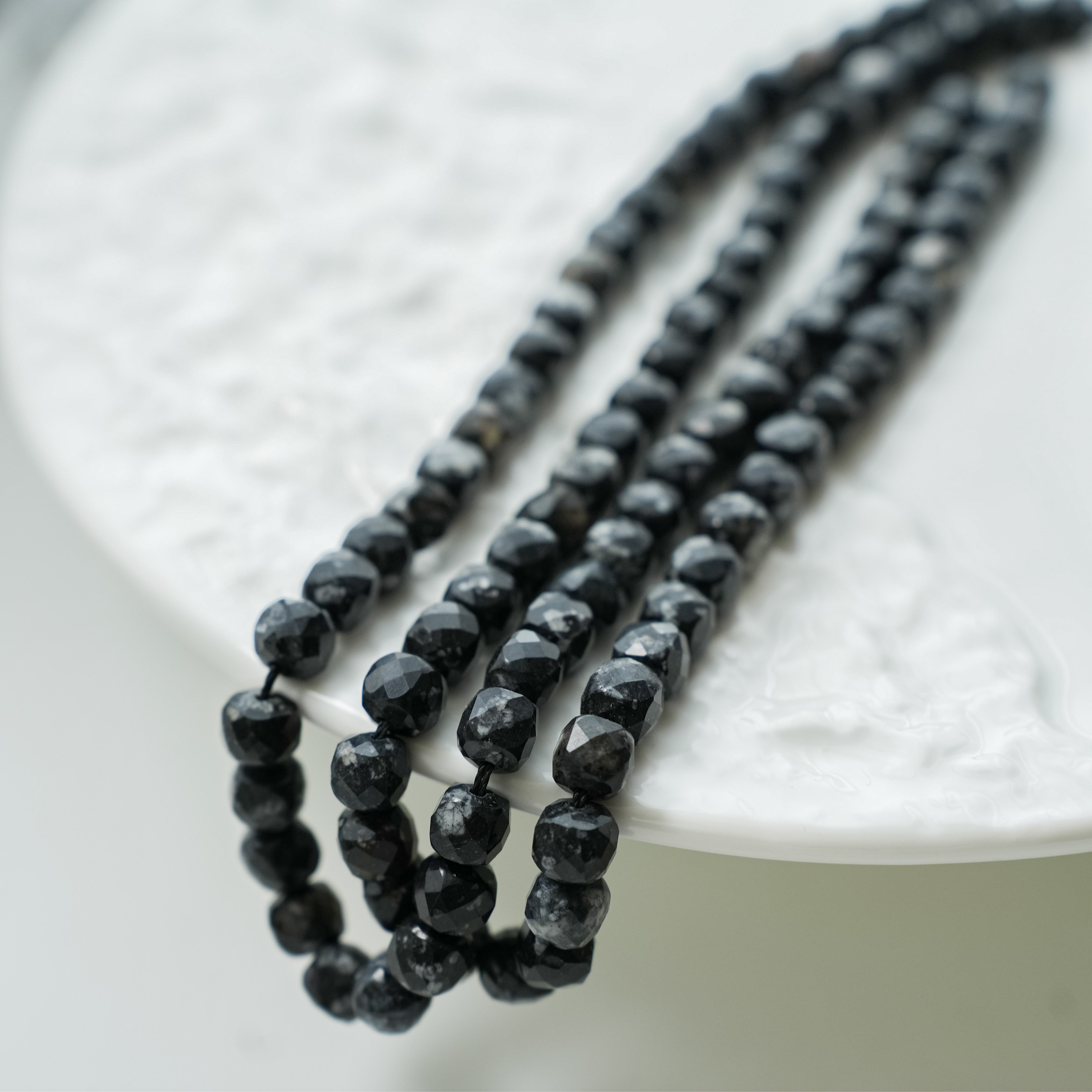 Black Tourmaline,8mm Terning, Hel Streng