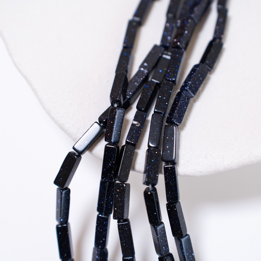 Blue Golden Sandstone， firkantet prisme，4*13.5mm/40cm,Hel Streng