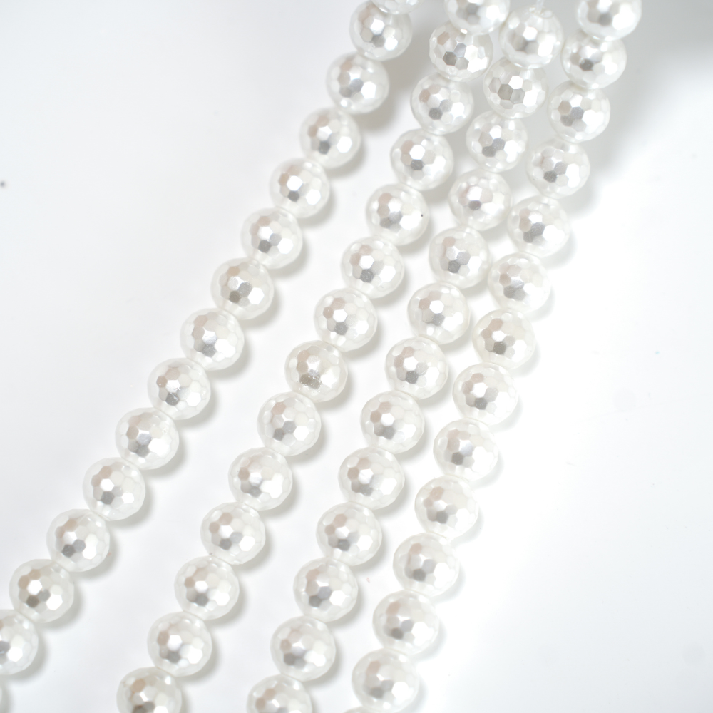 Crystal pearl,9.5mm diamantslebet rund/40cm, Hel Streng - Cream