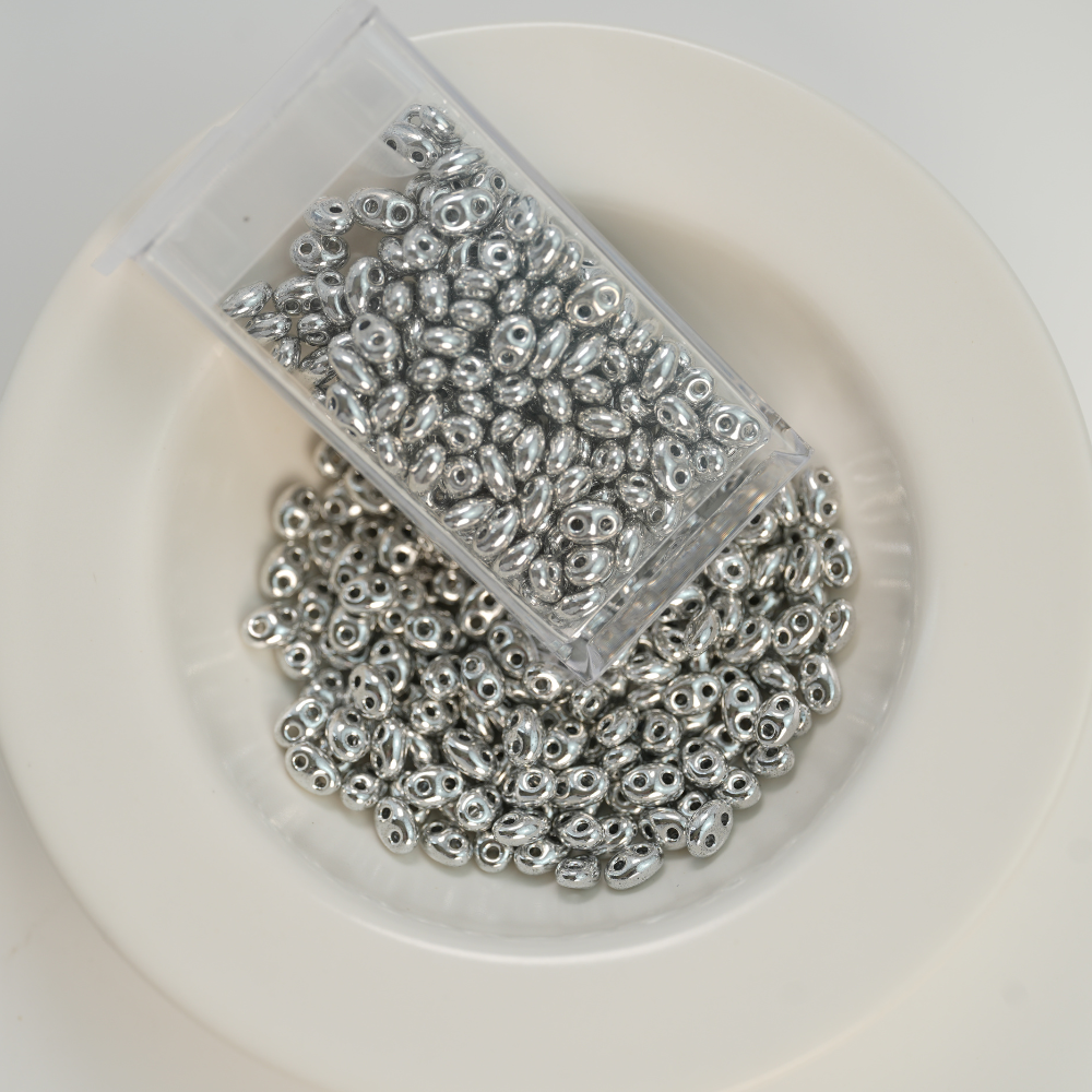 GB  Jordnød Beads,Metallisk Glans Silver，Dobbelt Række Huller‌，ca. 3*5mm, ca. 10G, 1 æske