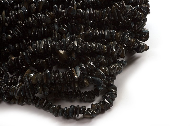 Shell pearls, chips, gråsorte, ca. 7-14 mm, 1 streng