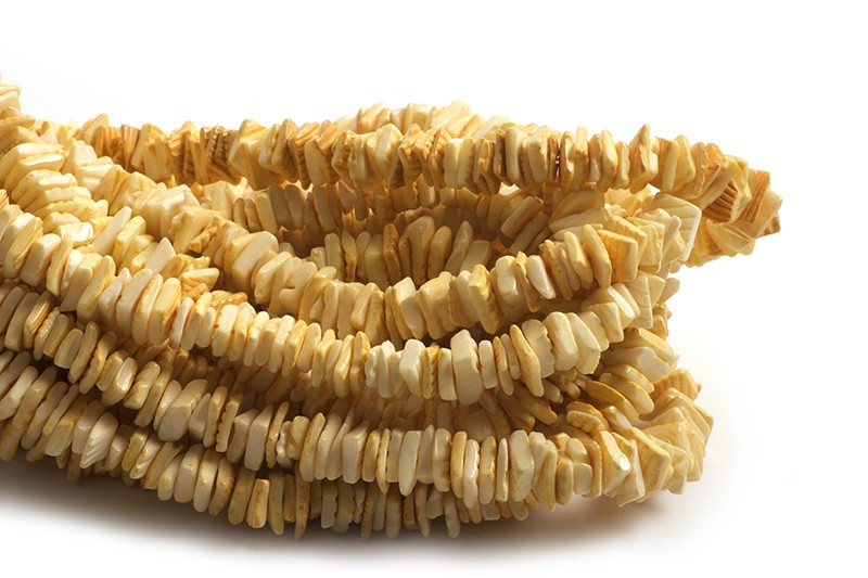 Shell pearls, chips, gul, ca. 3-4x10 mm, 1 streng