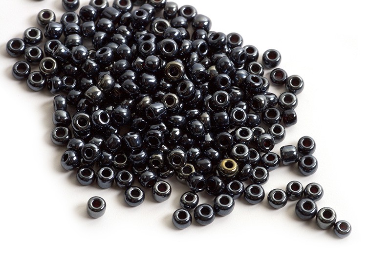 Seed beads, ca. 3 mm, sort med shine, ca. 15 gram