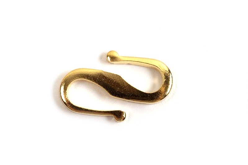S-lås, ca. 12x7 mm, forgyldt med 18K guld, 2 stk.
