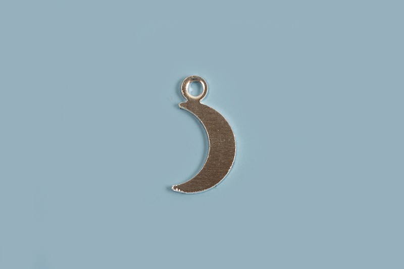 Vedhæng, måne, ca. 10x5 mm, forsølvet med ægte sølv, 2 stk.