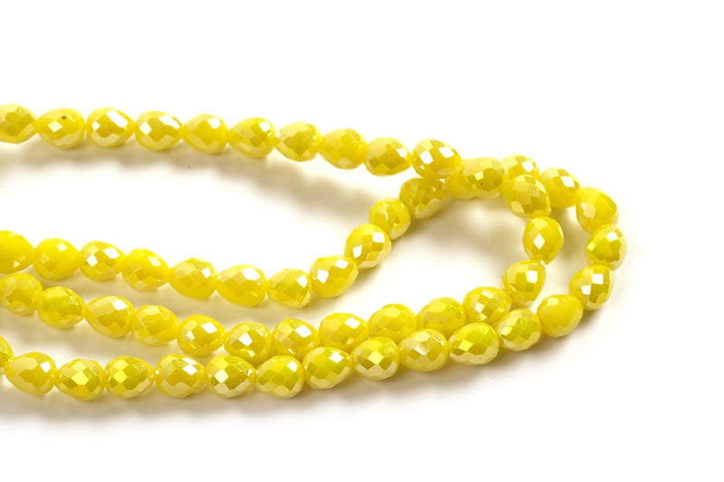 Glasperle, dråbe, facet, gul, 4,5x4,5 mm, 1 streng