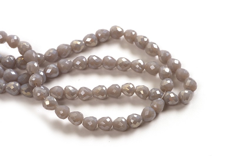 Glasperle, dråbe, facet, grå, 4,5x4,5 mm, 1 streng